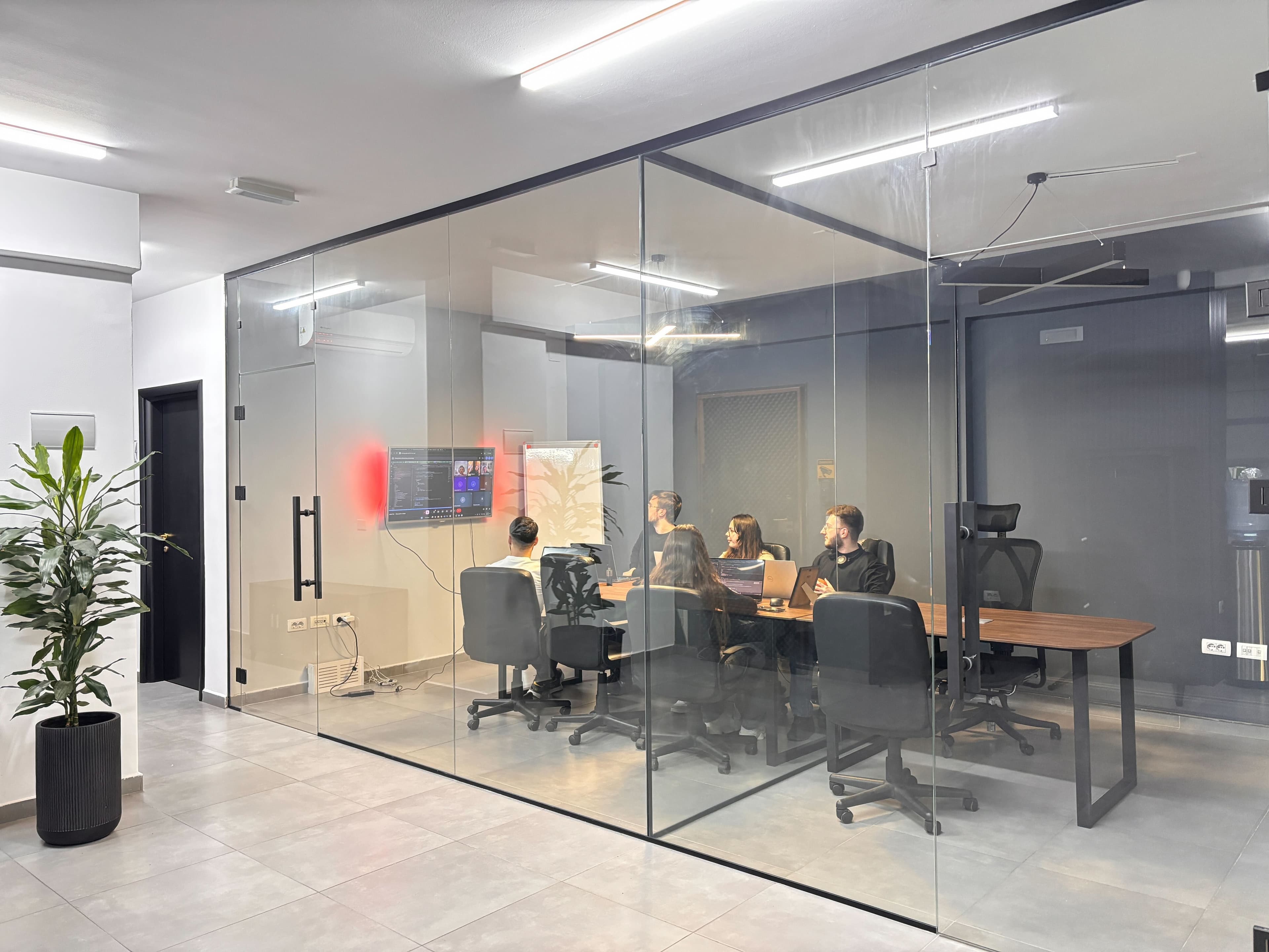 Standup, glass room